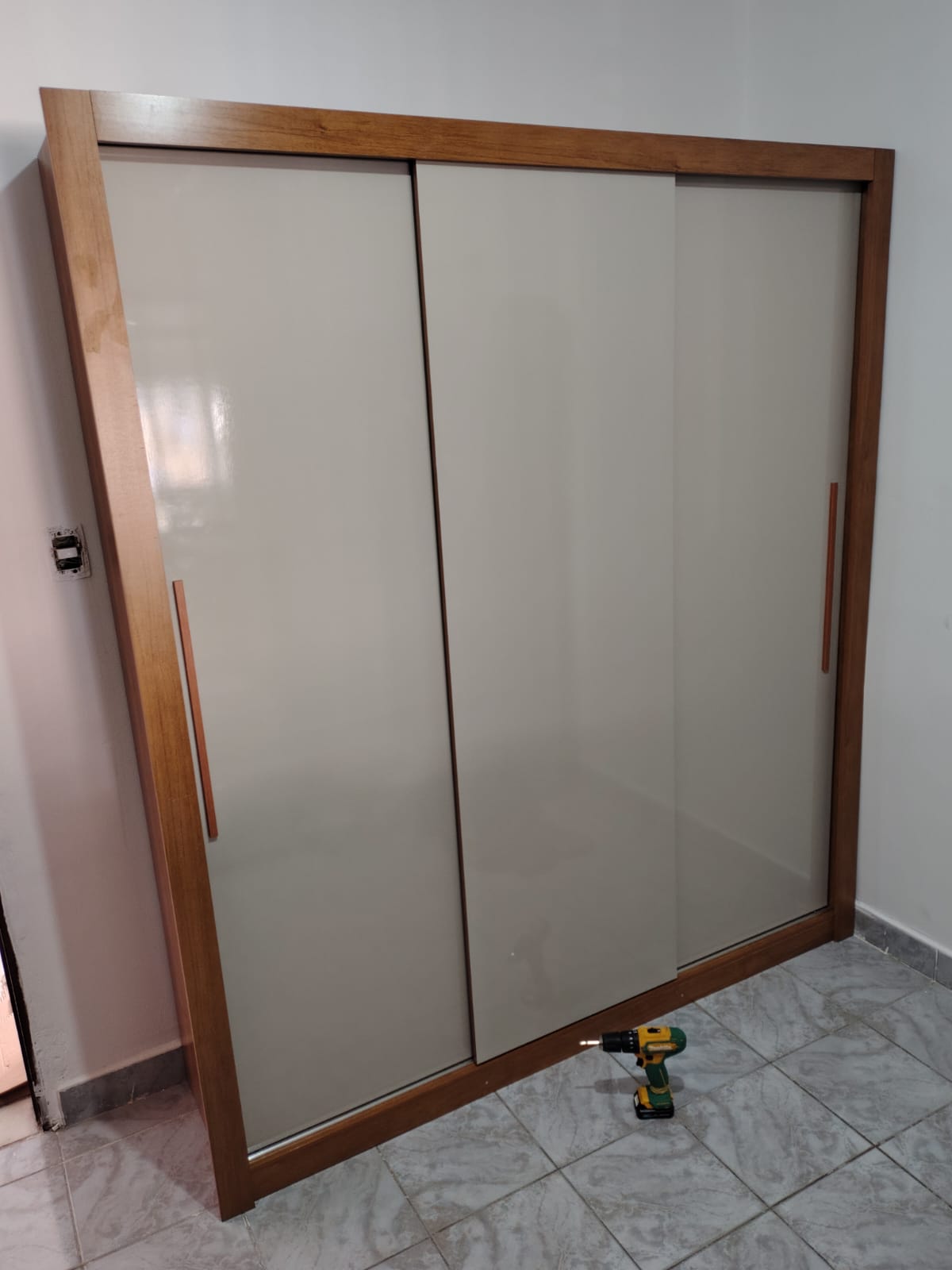 Montagem de guarda-roupa 3 portas de correr em São Paulo